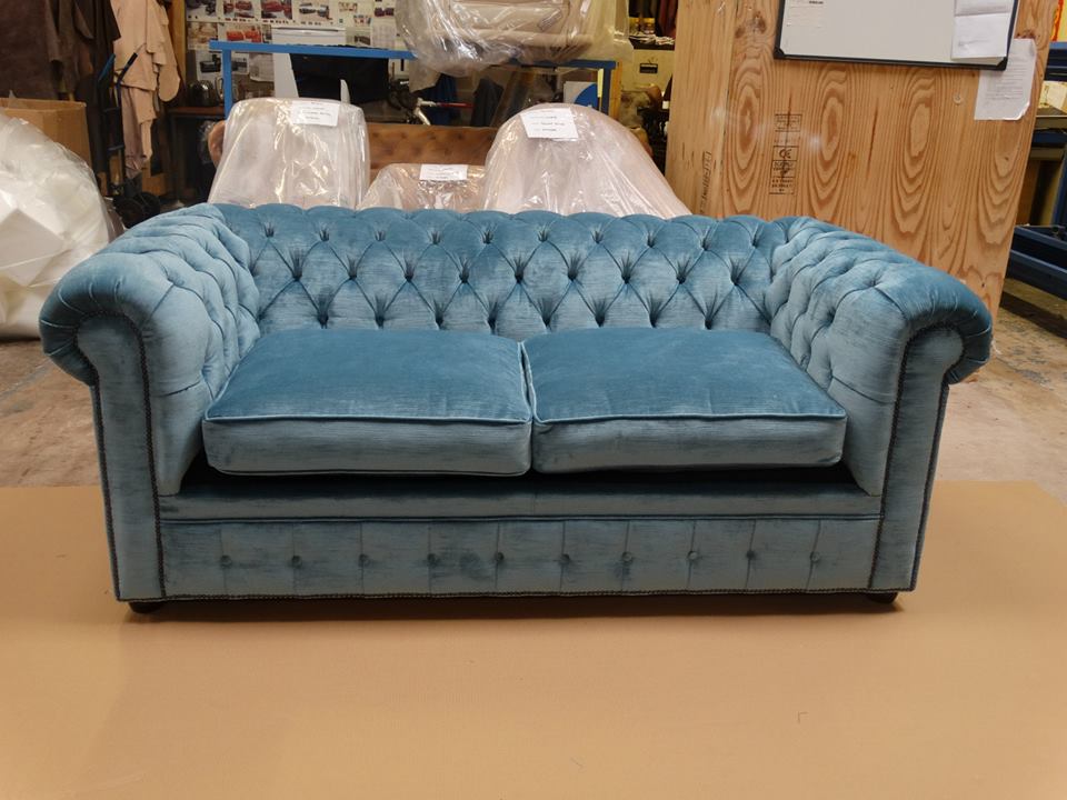 ROZKLÁDACÍ SEDACÍ SOUPRAVA CHESTERFIELD