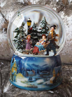 SNĚŽÍCÍ KOULE SE SVÍTICÍ LAMPOU