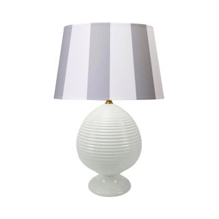 Bílá keramická lampa