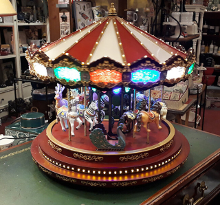 Luxusní hrací kolotoč s koníky a hudbou